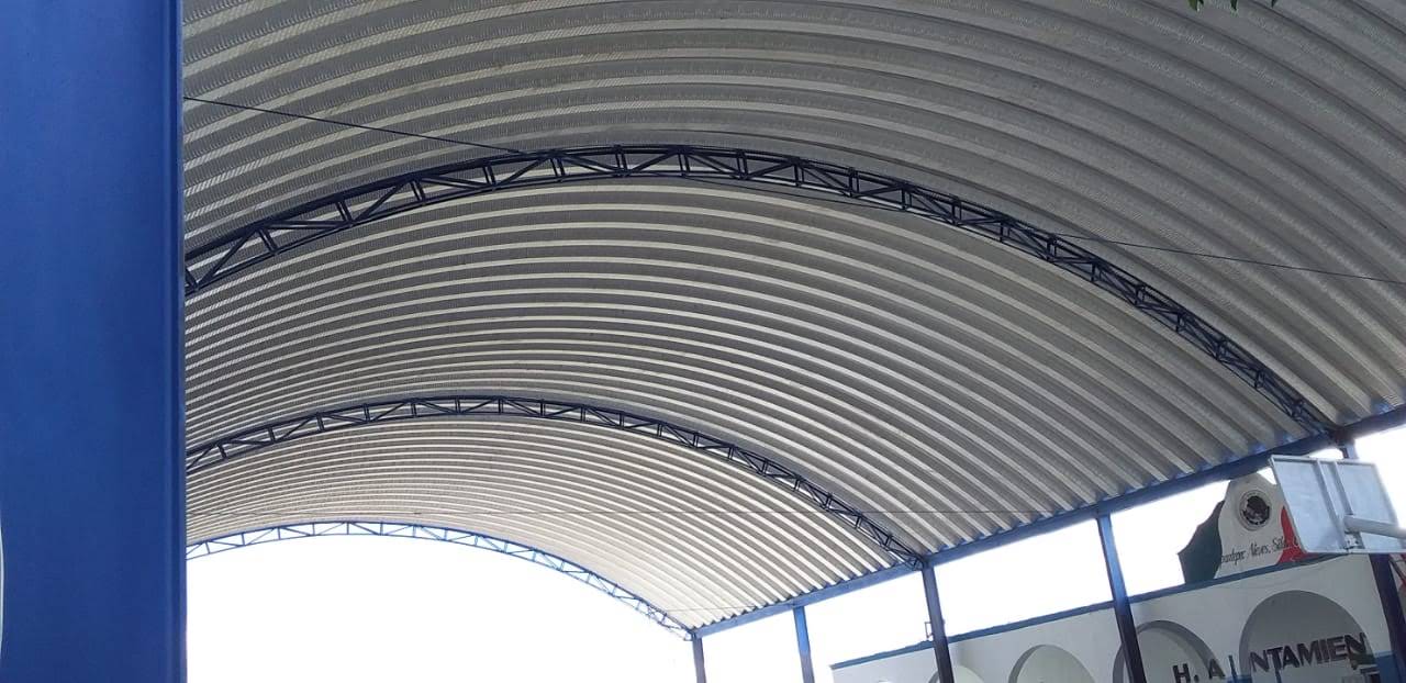 Fachada estructural de cubierta metálica
