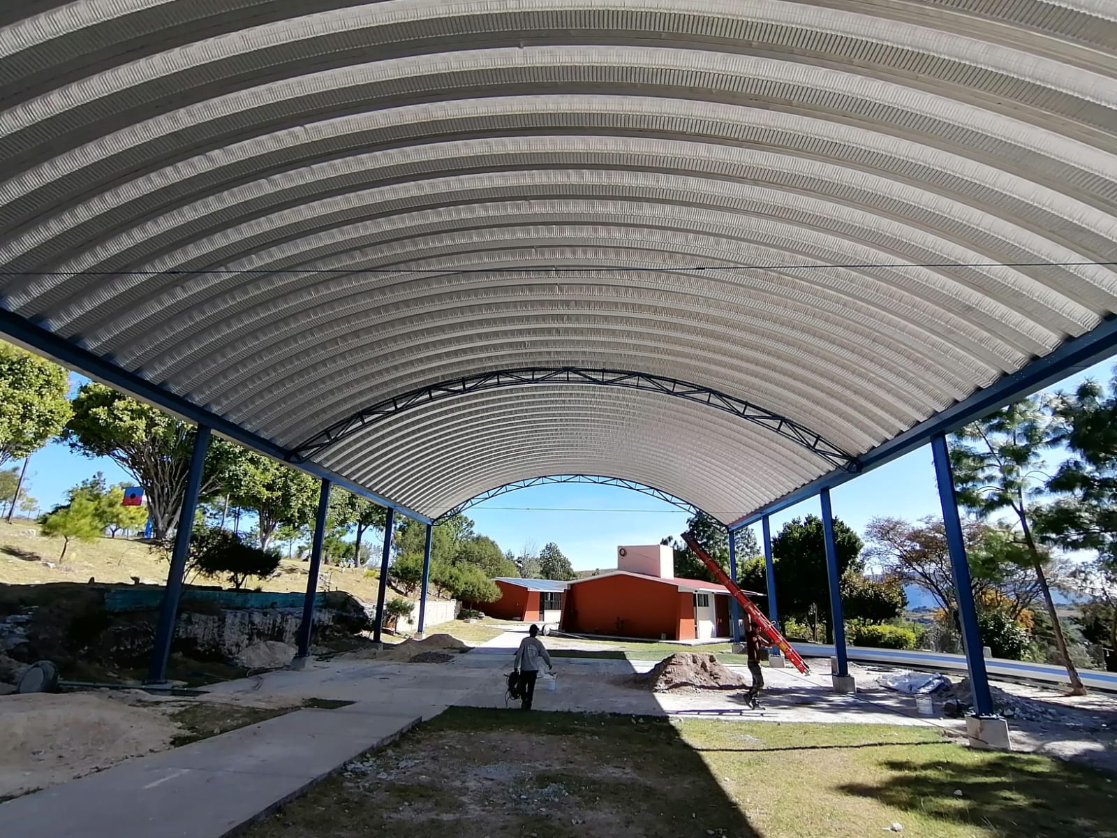 Arcotecho en centro comunitario